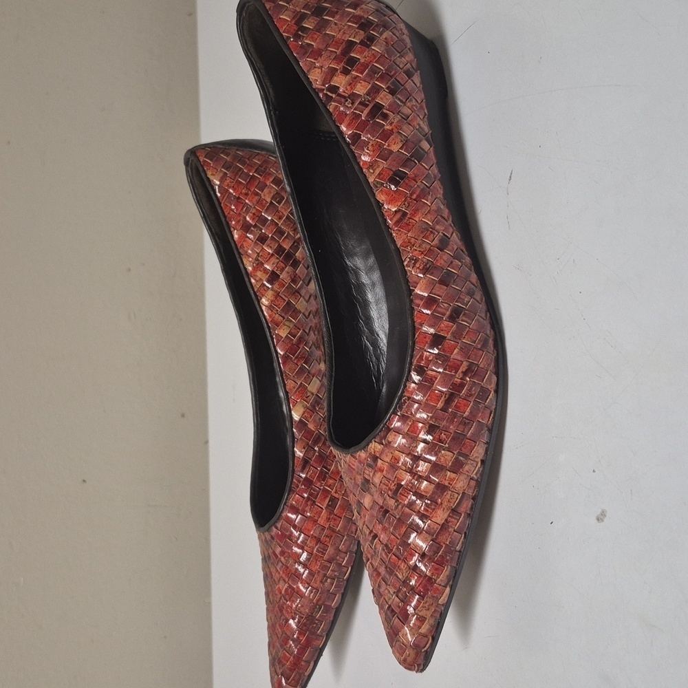 HP Donald J. Pliner burgundy red and brown with Intricate Woven Design size 7M